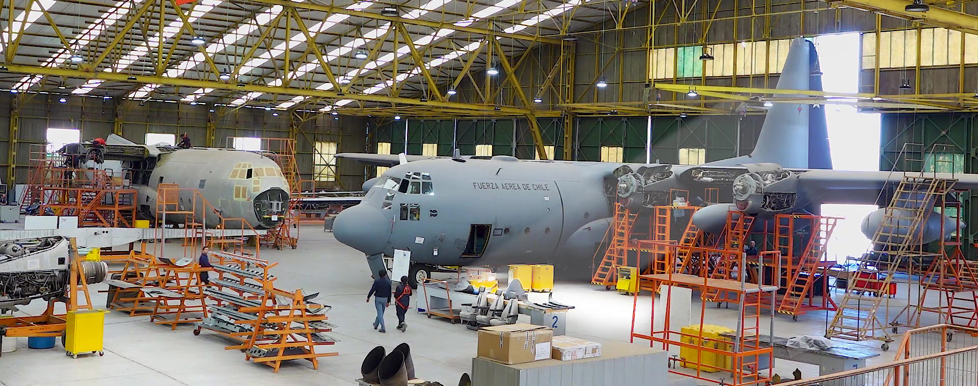Imagen de C130 en hangar de ENAER